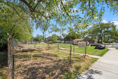 1614 Suffolk Dr, Austin, TX, 78723-3149 | Card Image