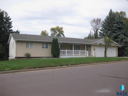 511 Sunset Dr Drive, Dell Rapids, SD, 57022 | Card Image