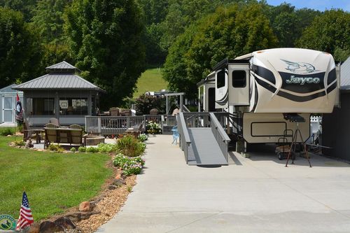 71 Little Loop Little Loop, Blairsville, GA, 30512-7500 | Card Image