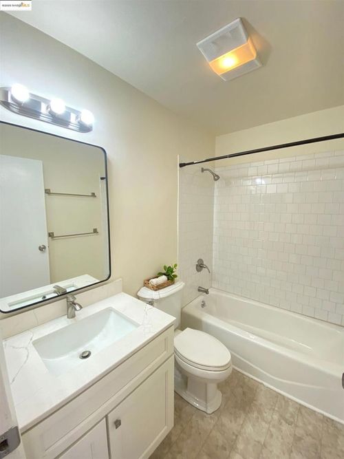 1138 E 12th St, Oakland, CA, 94606-4323 | Card Image