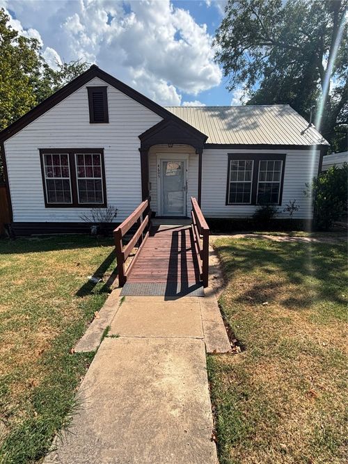4605 Glissman Rd, Austin, TX, 78702-4006 | Card Image