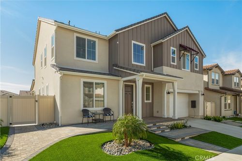 18100 Tableau Way, Saugus, CA, 91350-5898 | Card Image
