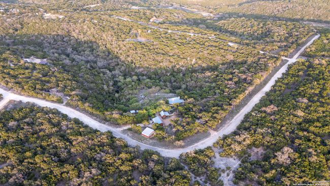 110 Apacheria Pass W, House other with 3 bedrooms, 3 bathrooms and null parking in Comfort TX | Image 27