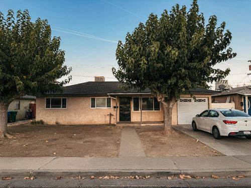 1070 N Princeton Ave, Coalinga, CA, 93210-1442 | Card Image