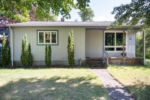 6 Meadowbrook Ln, Mattapoisett, MA, 02739-1730 | Card Image