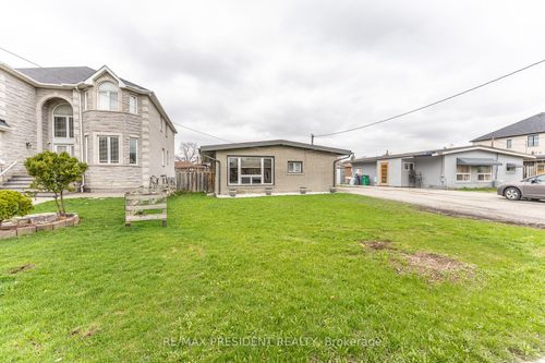 7648 Redstone Rd, Mississauga, ON, L4T2B9 | Card Image