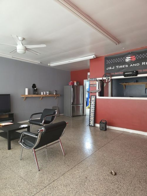 3742 W 59th St, CHICAGO, IL, 60629-3908 | Card Image