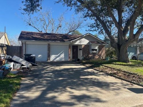 4807 Redfish Reef Dr, Bacliff, TX, 77518-2408 | Card Image