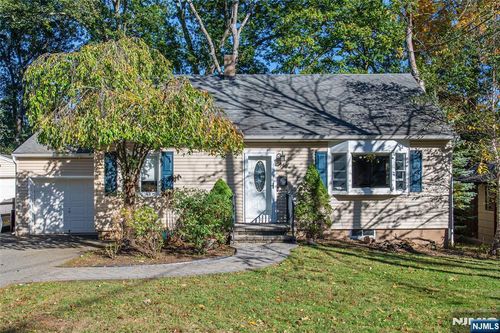 96 Roosevelt Blvd, Oakland, NJ, 07436-2018 | Card Image