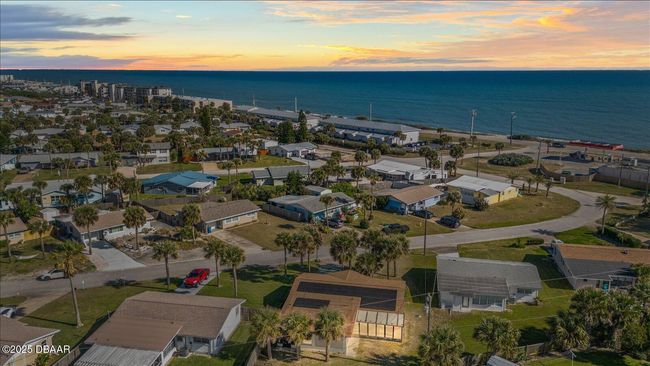 Evening photo showing proximity to the beach | Image 26