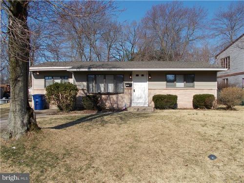 660 Windsor Ave, MAPLE SHADE, NJ, 08052-2242 | Card Image