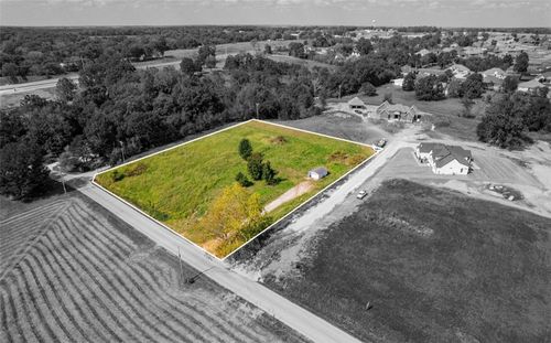 946 Water Ave, Elm Springs, AR, 72762-9178 | Card Image