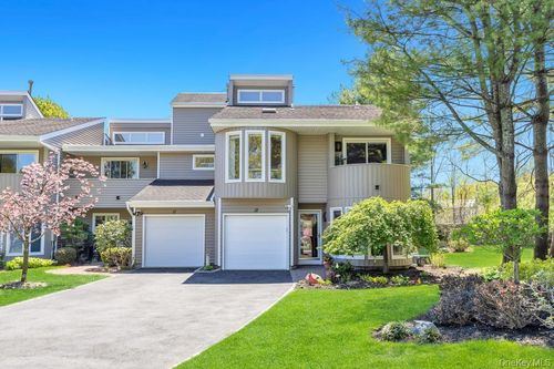 12 Kristin Ln, Hauppauge, NY, 11788-1233 | Card Image