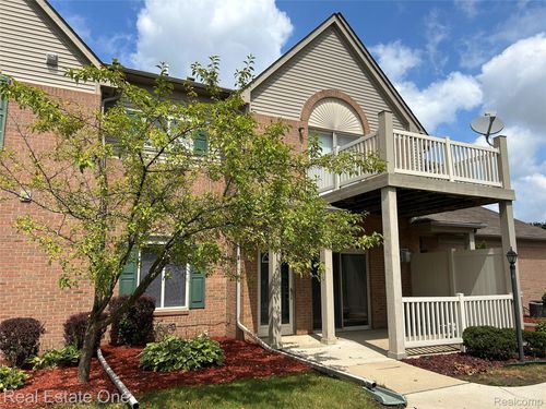15725 Parkway Ln, Southgate, MI, 48195-4755 | Card Image