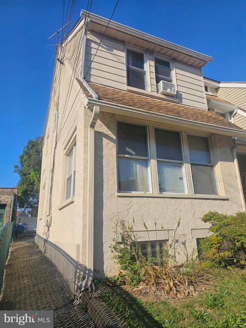 40 N Penn St, CLIFTON HEIGHTS, PA, 19018-1615 | Card Image