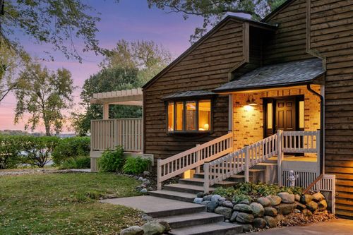 2615 Lake Ave, White Bear Tp, MN, 55110-2458 | Card Image