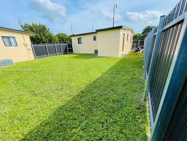 1 - 12121 Sw 216 Th St, Home with 2 bedrooms, 1 bathrooms and null parking in Miami FL | Image 4