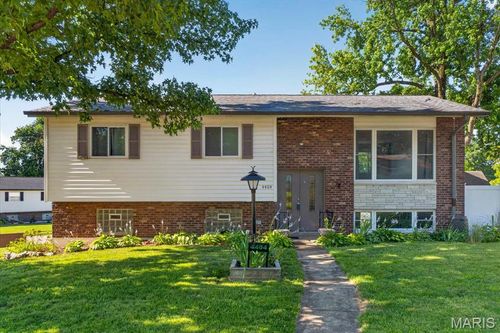 4404 Patston Dr, Saint Louis, MO, 63128-3104 | Card Image