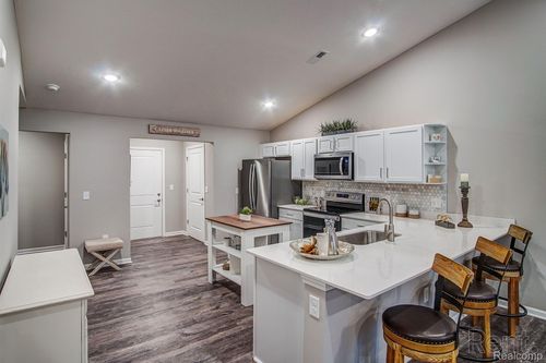 7063 Chestnut Hills Dr, Whitmore Lake, MI, 48189 | Card Image