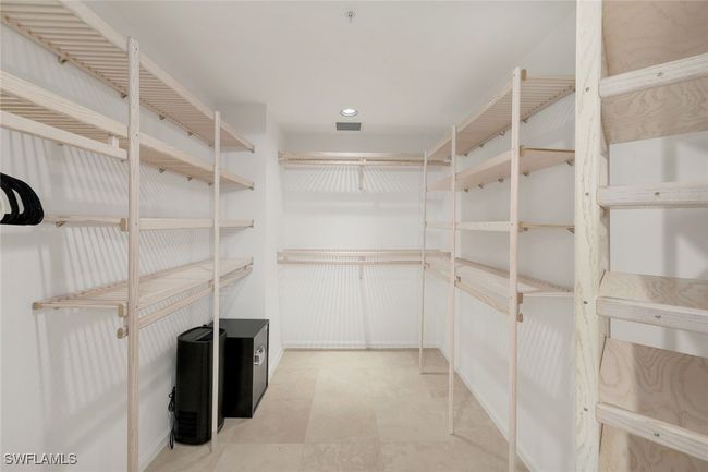 Master Bedroom Suite Large Walk In Closet | Image 14