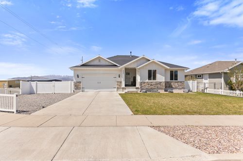 886 S Cambridge Cir, Tooele, UT, 84074-3046 | Card Image