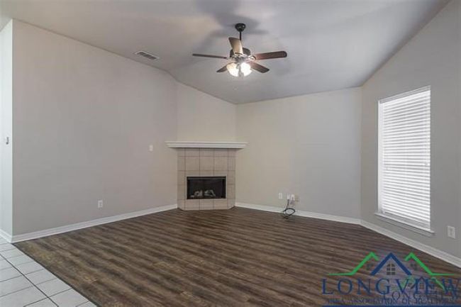 816 Toler Rd, Townhouse with 3 bedrooms, 2 bathrooms and null parking in Longview TX | Image 6