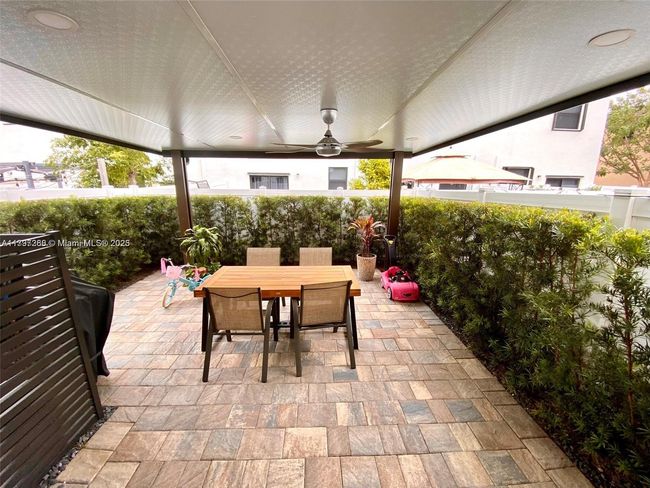 10607 W 34 Th Ct, Townhouse with 3 bedrooms, 3 bathrooms and null parking in Hialeah FL | Image 12