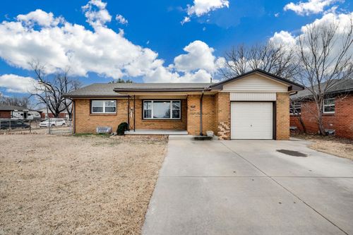 1001 W Grand Ave, Haysville, KS, 67060-1220 | Card Image