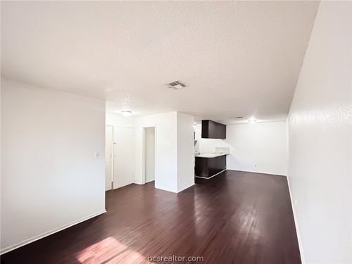 800 Pine St, Hearne, TX, 77859-2884 | Card Image