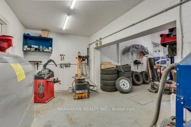 5271 Nauvoo Rd, Home with 0 bedrooms, 2 bathrooms and 10 parking in Warwick ON | Image 31