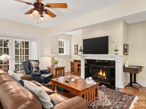 apt-1b-203 6th Ave W, Hendersonville, NC, 28739-4321 | Card Image