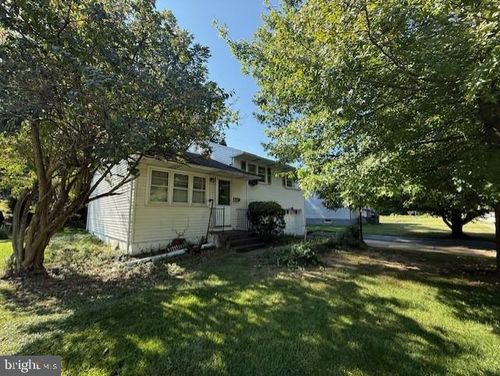 2004 Faulkland Rd, WILMINGTON, DE, 19805-1038 | Card Image