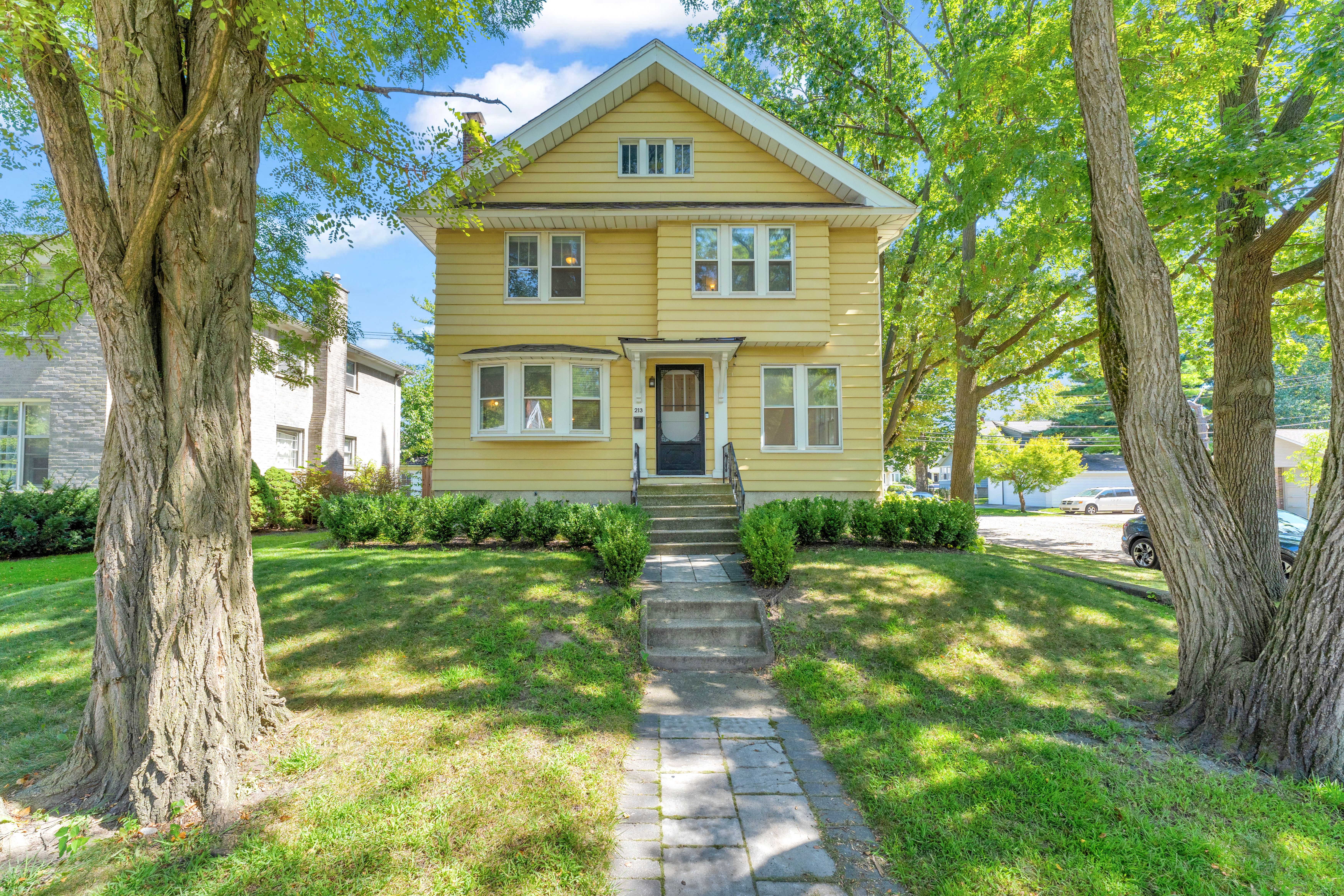Oakdale St, Royal Oak, MI 48067
