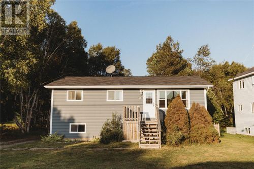 28 Third Ave, Pasadena, NL, A0L1K0 | Card Image