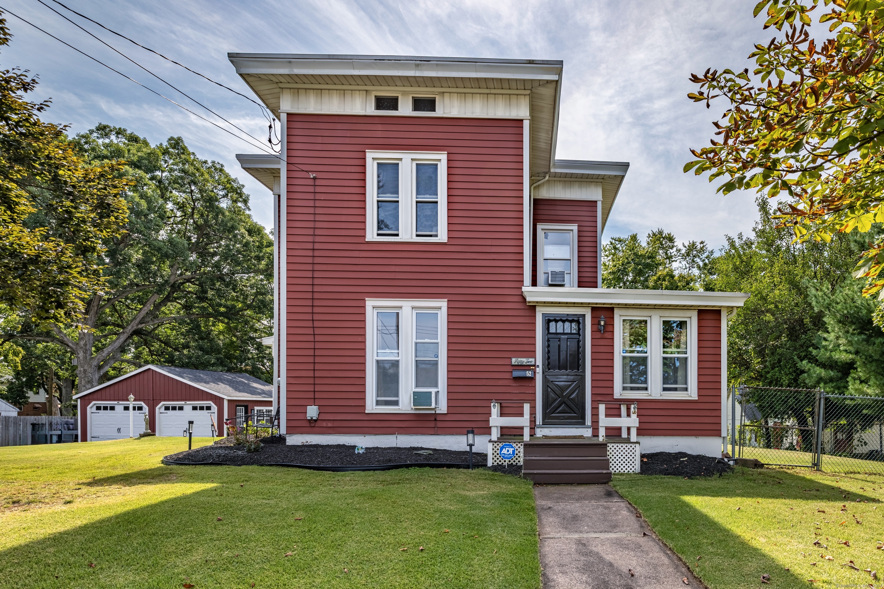 Hollister St, Manchester, CT 06042