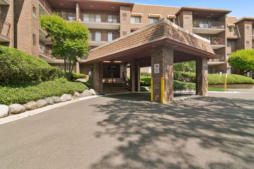 apt-212-101 Old Oak Dr, Buffalo Grove, IL, 60089-3639 | Card Image