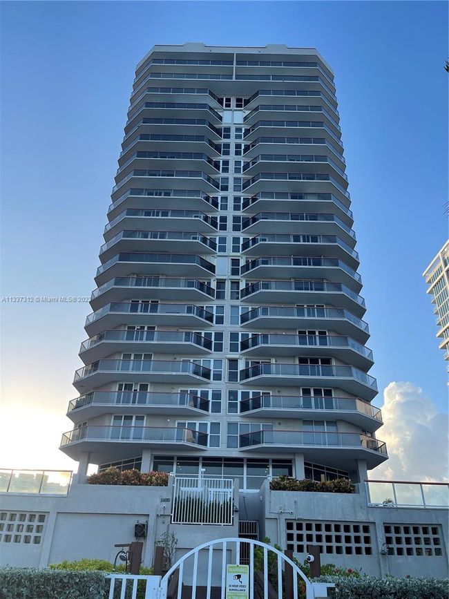 PH-2105 - 6767 Collins Ave, Condo with 2 bedrooms, 2 bathrooms and null parking in Miami Beach FL | Image 9