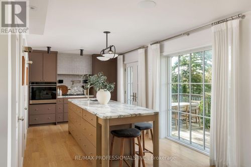 8 Glenn Murray Dr, Etobicoke, ON, M8Y3H3 | Card Image