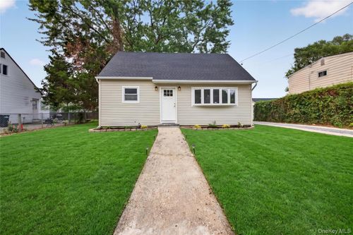 33 Parkway Blvd, Wyandanch, NY, 11798-4303 | Card Image