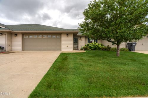 102-2821 40th Ave Se, Mandan, ND, 58554-6340 | Card Image