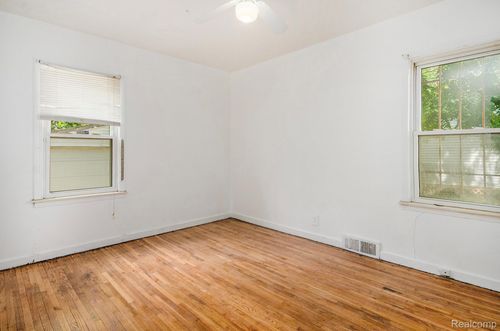 19323 Buffalo St, Detroit, MI, 48234-2444 | Card Image