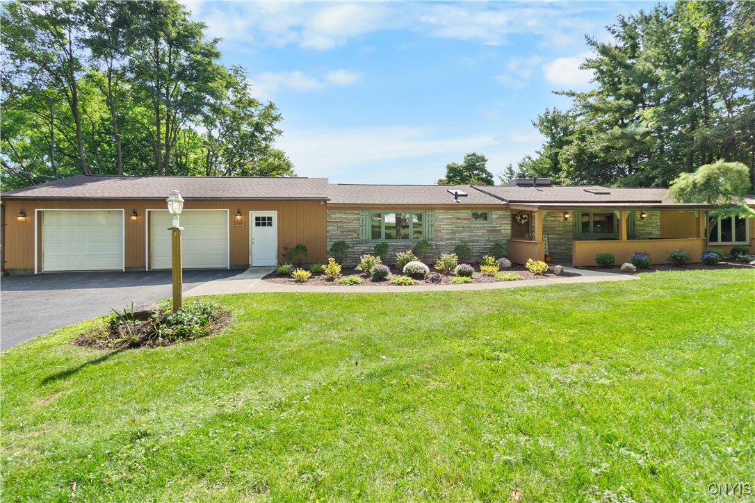 Makyes Rd, Syracuse, NY 13215