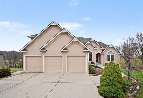 15423 N Mount Olivet Rd, Smithville, MO, 64089-9142 | Card Image