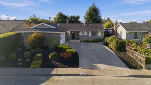 1525 Weaverly Drive, Petaluma, CA, 94954 | Card Image