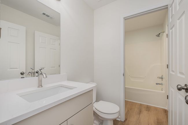 Hall Bathroom | Image 27
