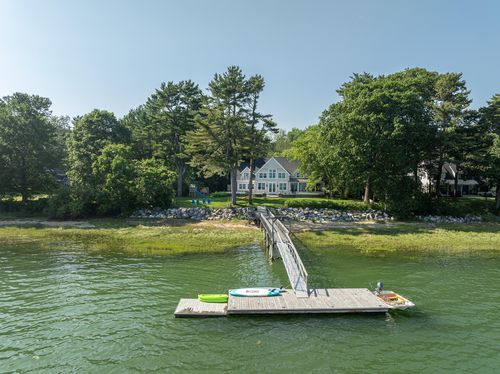 24 Emu Street, Freeport, ME, 04032 | Card Image