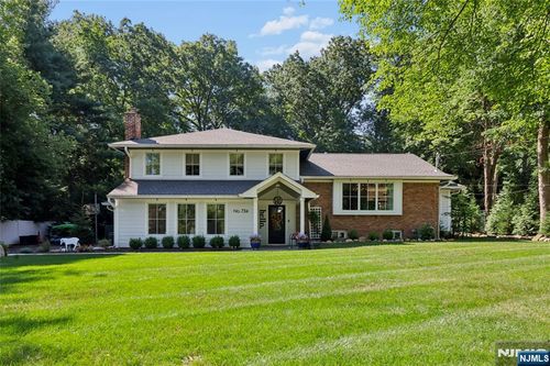 734 Willow Run, Wyckoff, NJ, 07481-1617 | Card Image