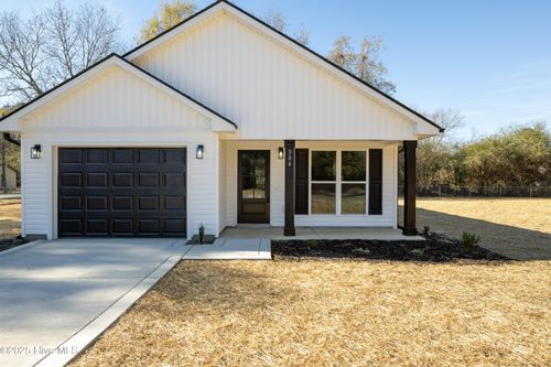 304 S West St, Roseboro, NC, 28382-9403 | Card Image