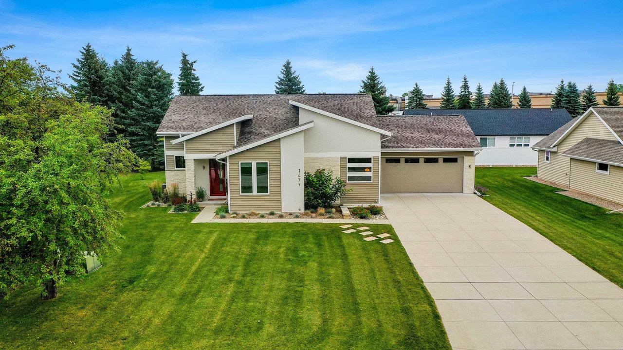 Fox River Dr, DE Pere, WI 54115