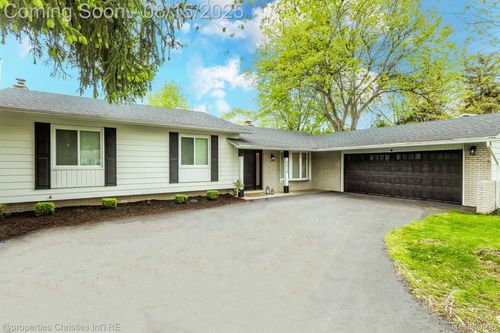 5570 Tadworth Pl, West Bloomfield, MI, 48322-4015 | Card Image